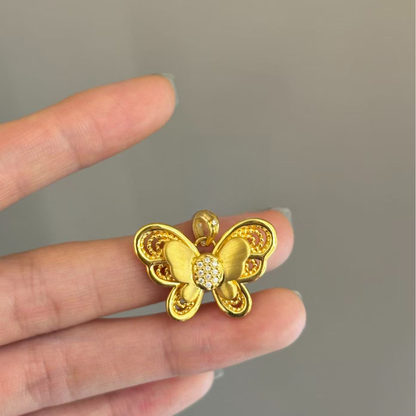 【菲菲】爱一珠宝足金999黄金点钻蝴蝶吊坠时尚首饰真金百搭精致女