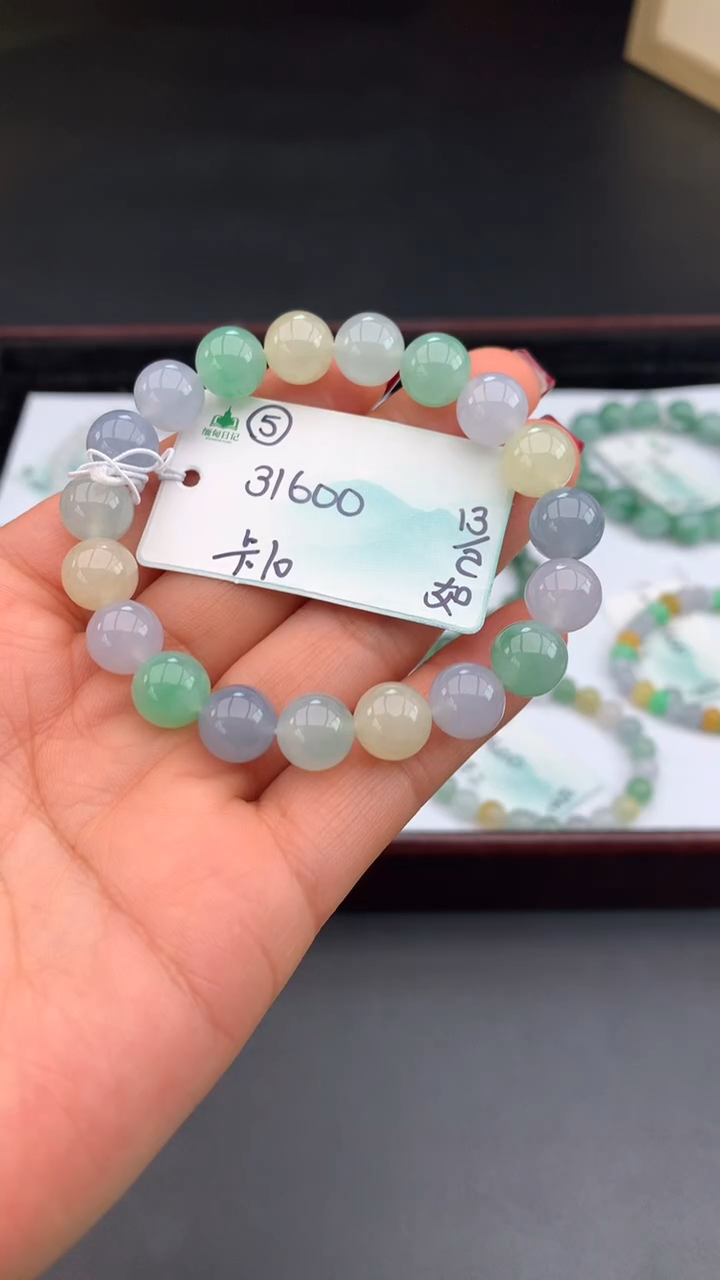 【闪购商品】翡翠手串未镶嵌 #情人节#送礼，下单联系客服核对地址~