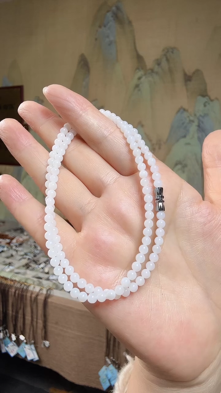 颈饰未镶嵌和田玉.