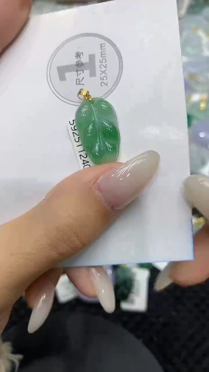 颈饰18K金镶嵌翡翠111111111111