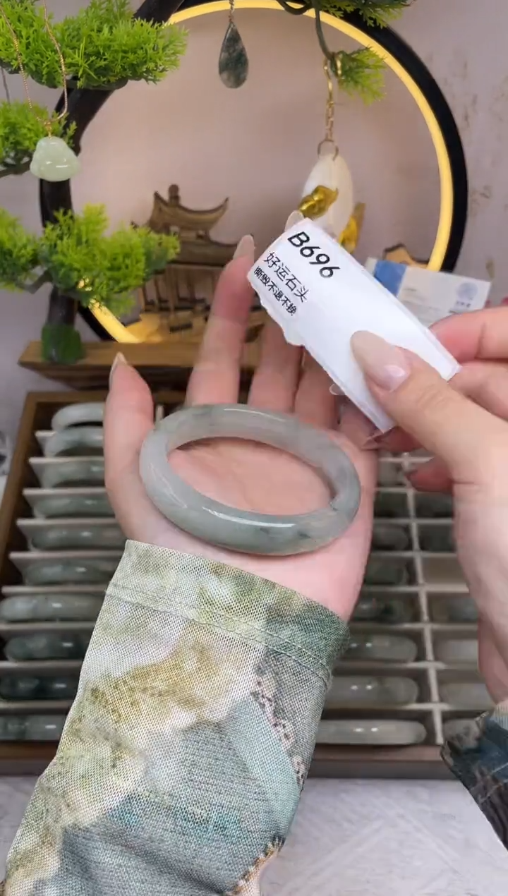 未镶嵌手镯石英质玉B696