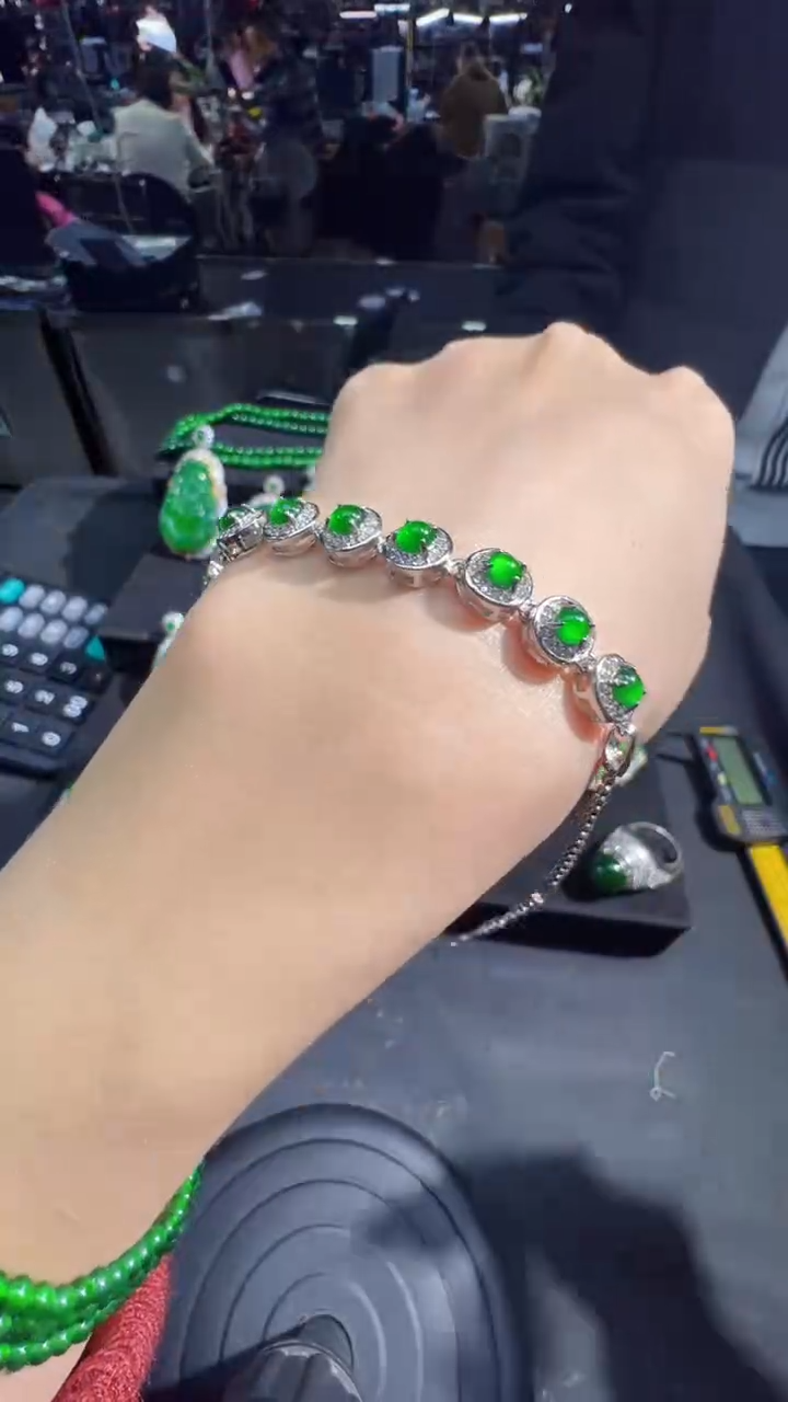 【闪购商品】定制翡翠未镶嵌手链商品多样性发货1