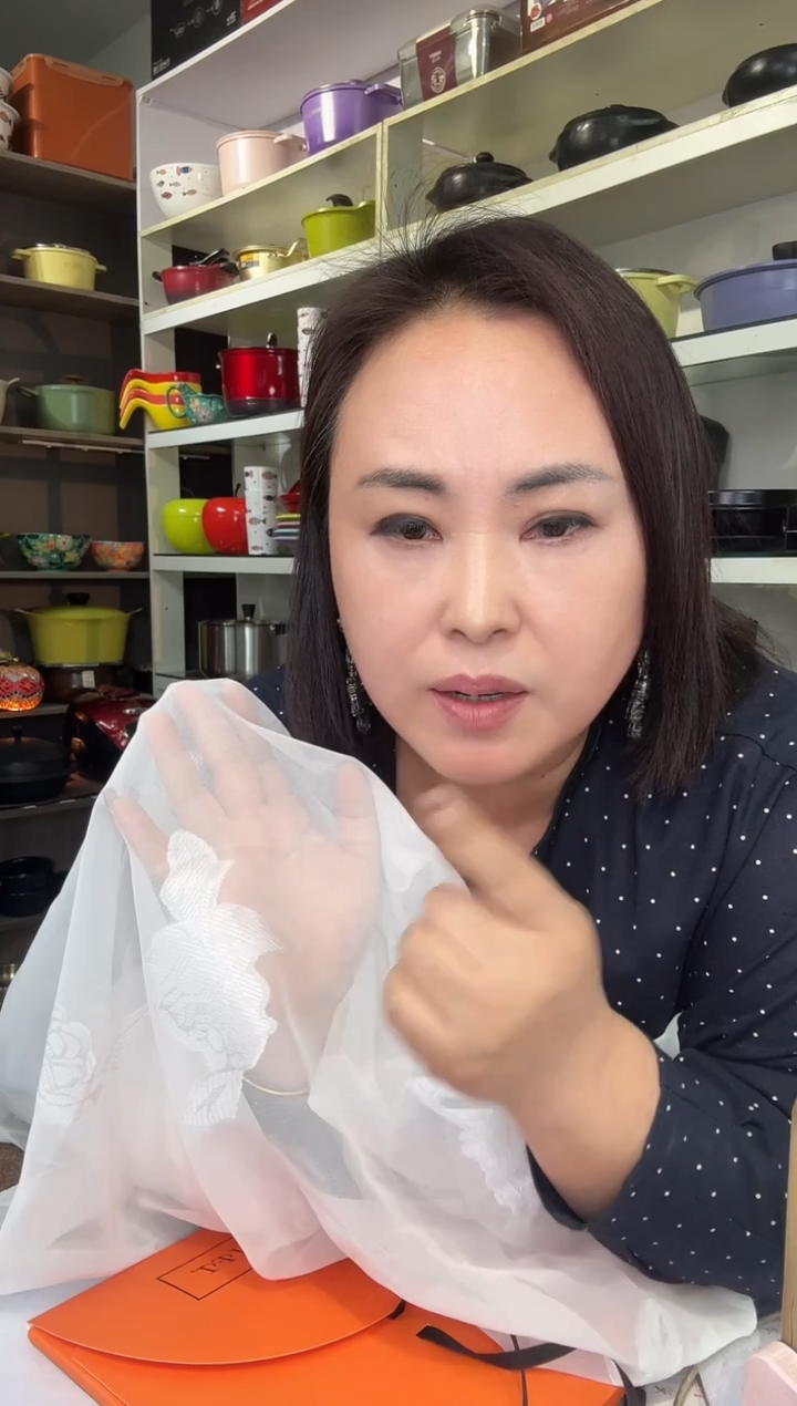 ?****?         围巾