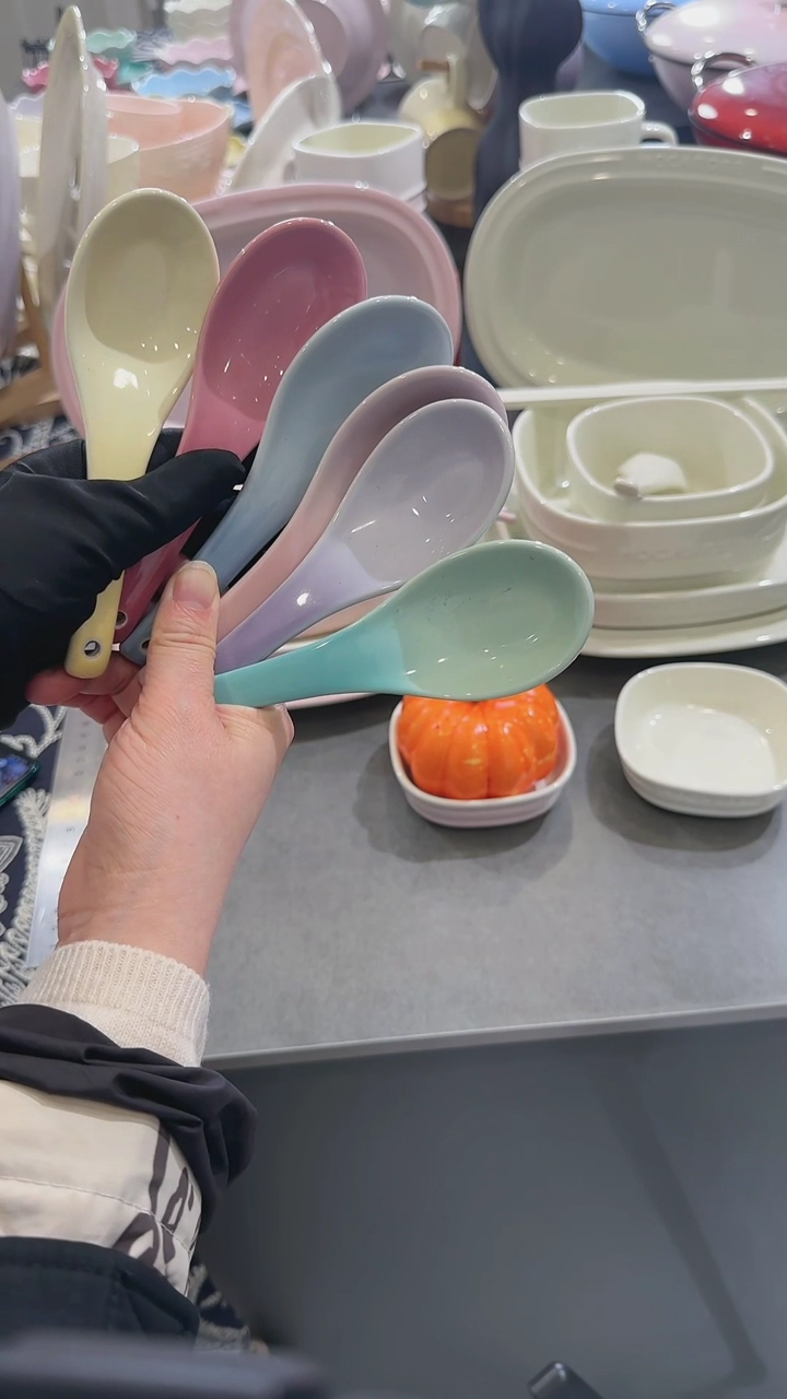 【闪购商品】瓷六色勺子