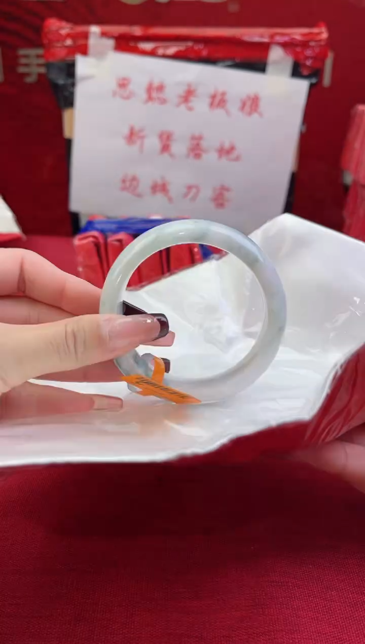 【闪购商品】翡翠手镯未镶嵌翡翠手镯(微瑕）