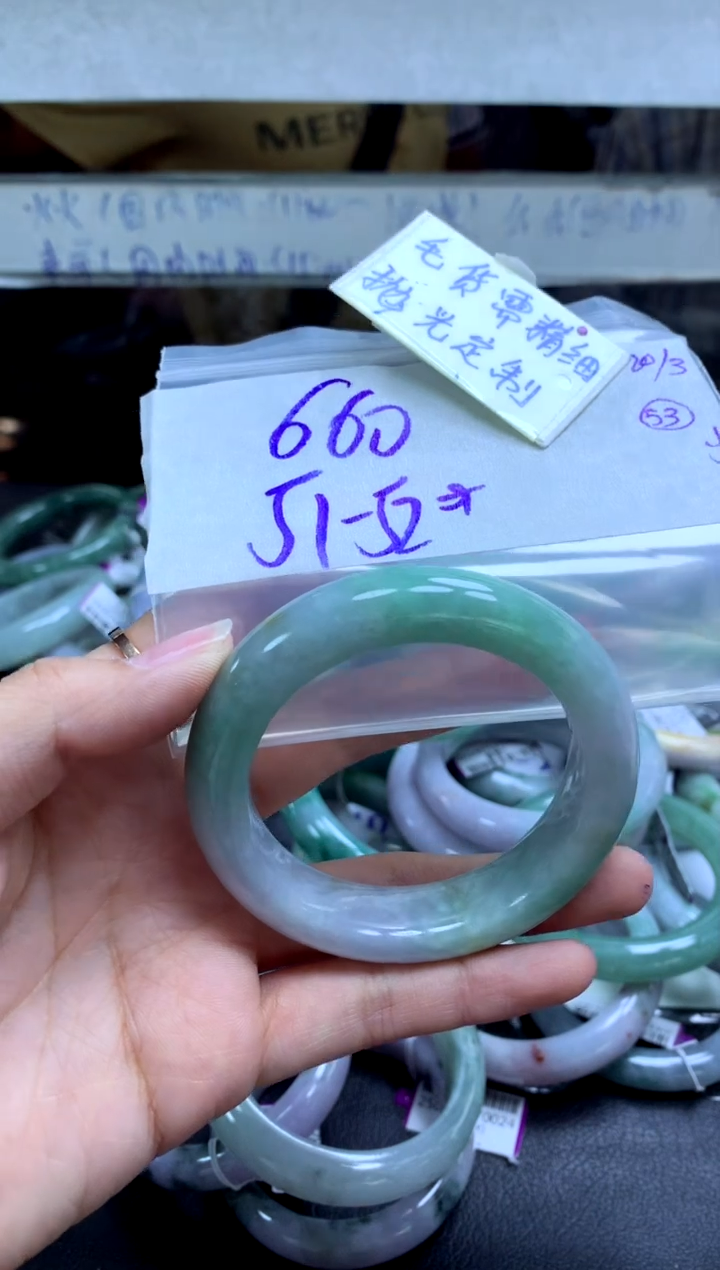 定制翡翠未镶嵌手镯毛货需精细抛光+多人