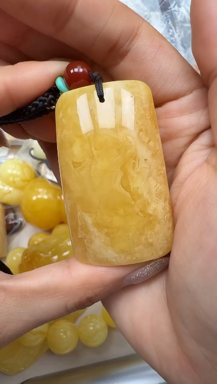 裸石琥珀未镶嵌如图