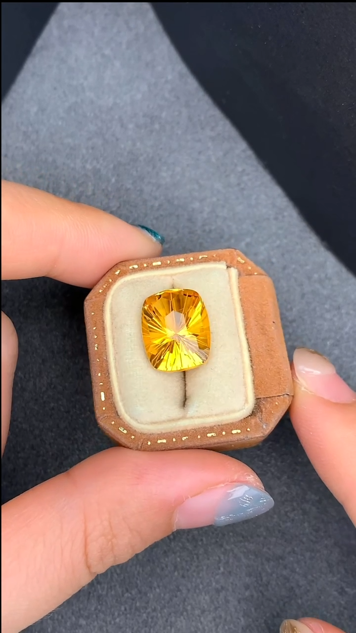 【闪购商品】水晶无未镶嵌6.91克拉