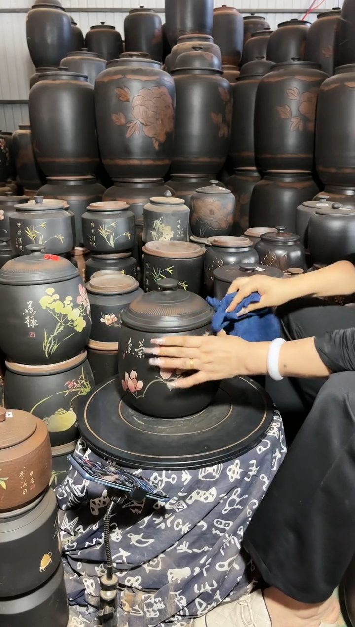 壶完品茶叶罐 大龙蛋彩填黑色  099