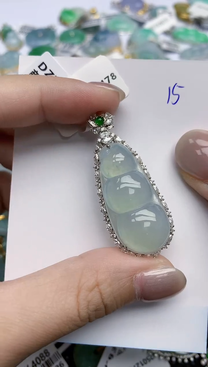 【闪购商品】翡翠颈饰18K金镶嵌天然翡翠A货