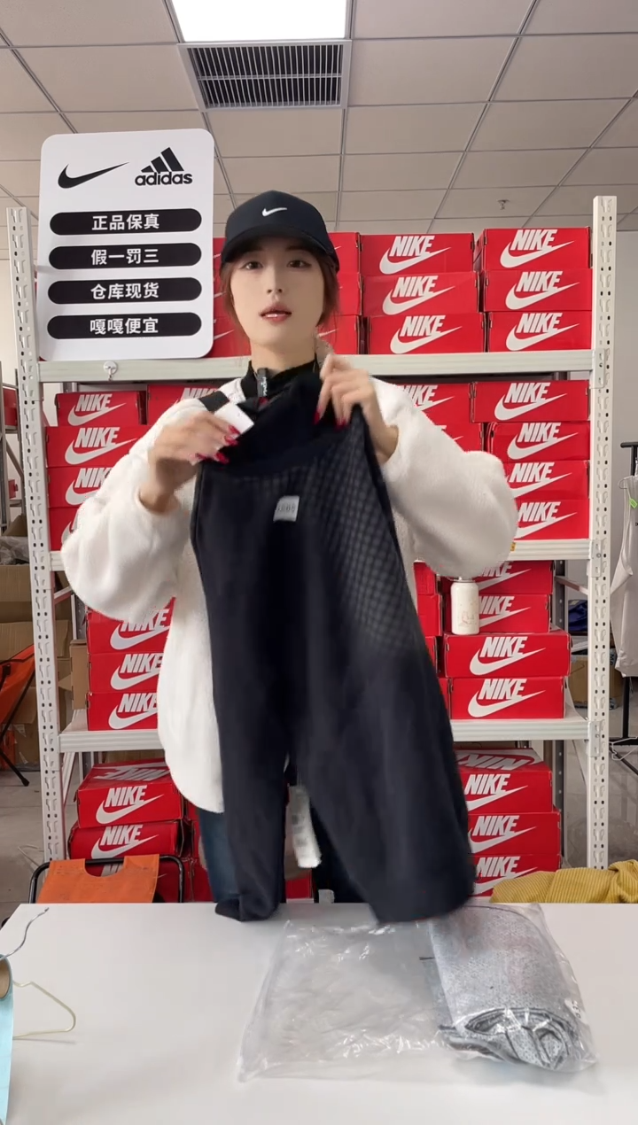 编码685闪购尺码m  Nike/耐克卫衣卫裤以直播间过款为主
