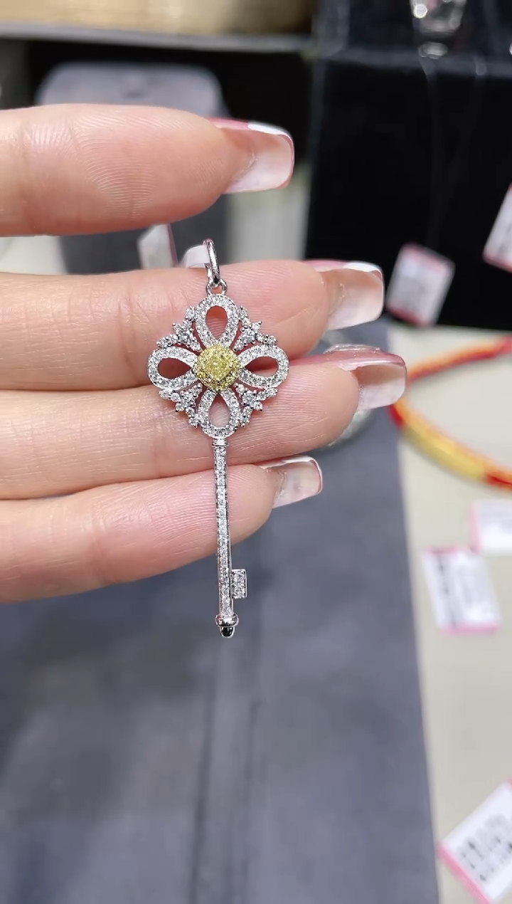 【闪购商品】钻石吊坠18K金镶嵌·