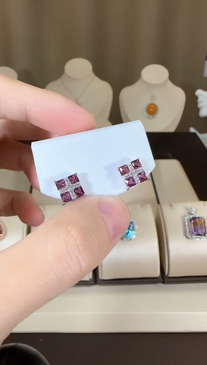 【闪购商品】石榴石耳饰银S925镶嵌耳钉8mm