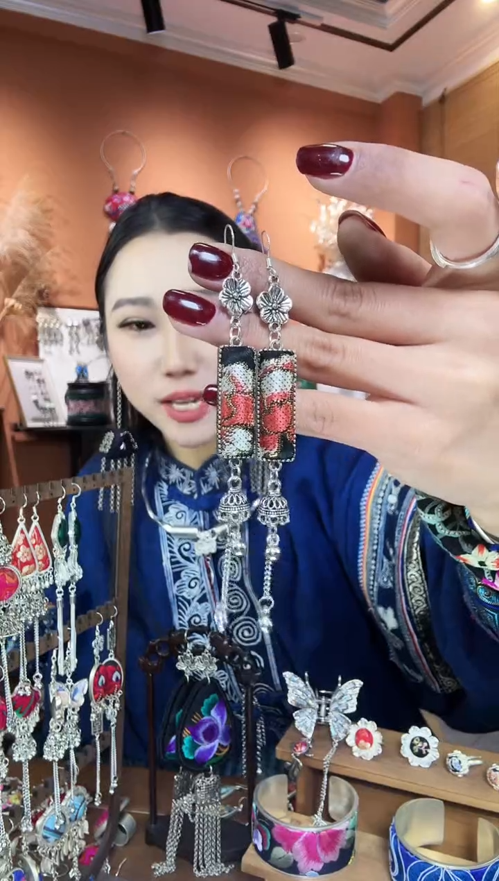 【闪购商品】刺绣纯手工民族风耳环