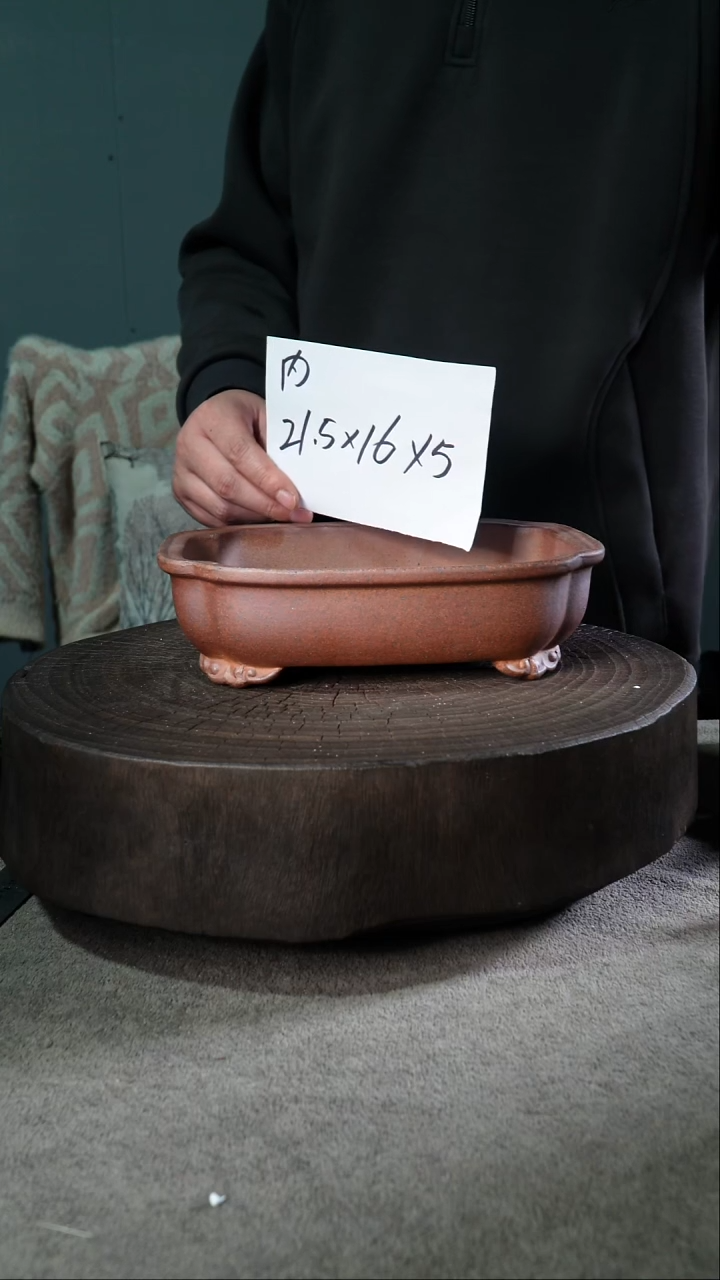 A宜兴紫砂小花盆