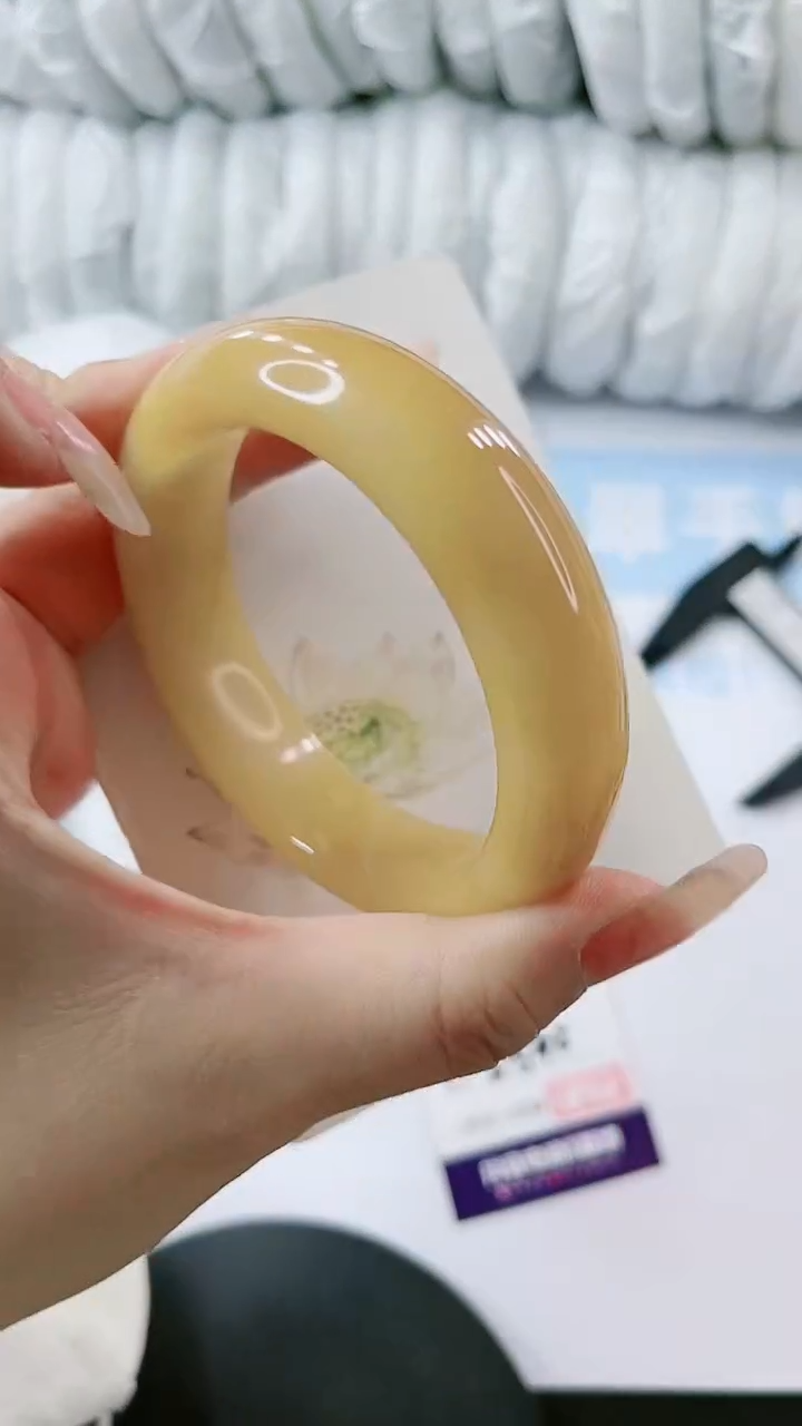 【闪购商品】石英质玉手镯未镶嵌多样性发货L542