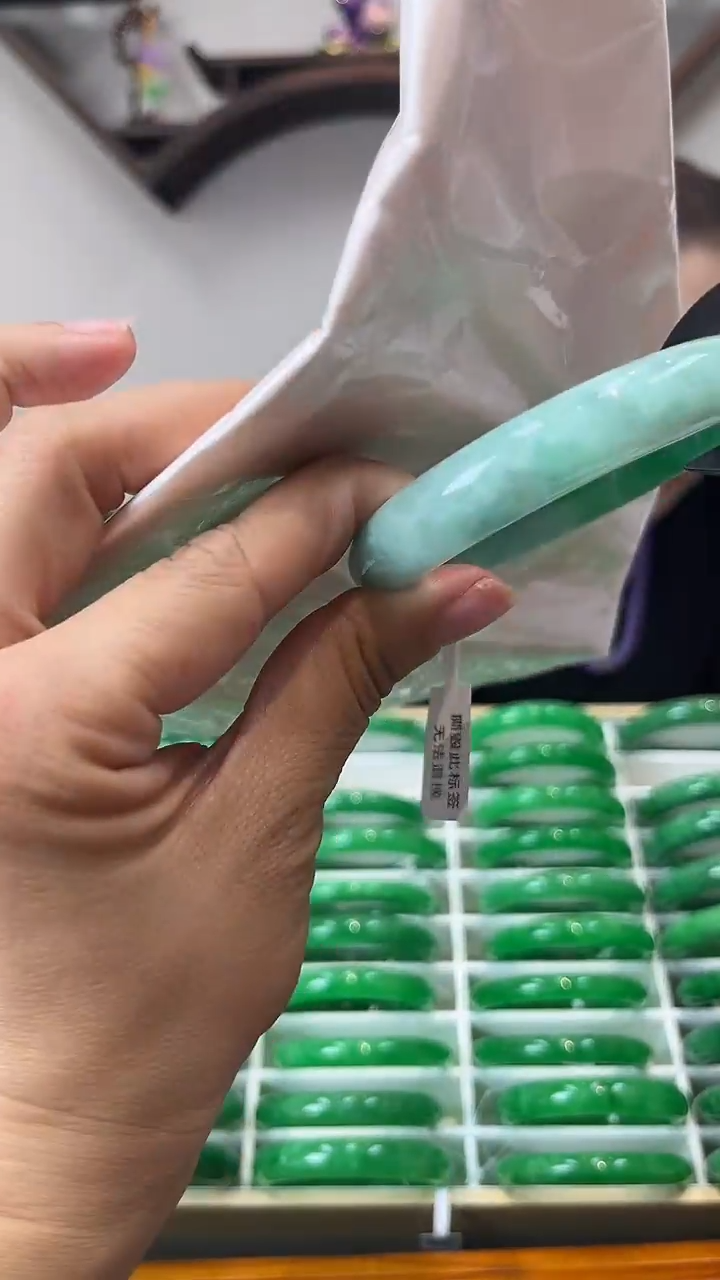 【闪购商品】砖雕闪51 圈口58 独货手镯