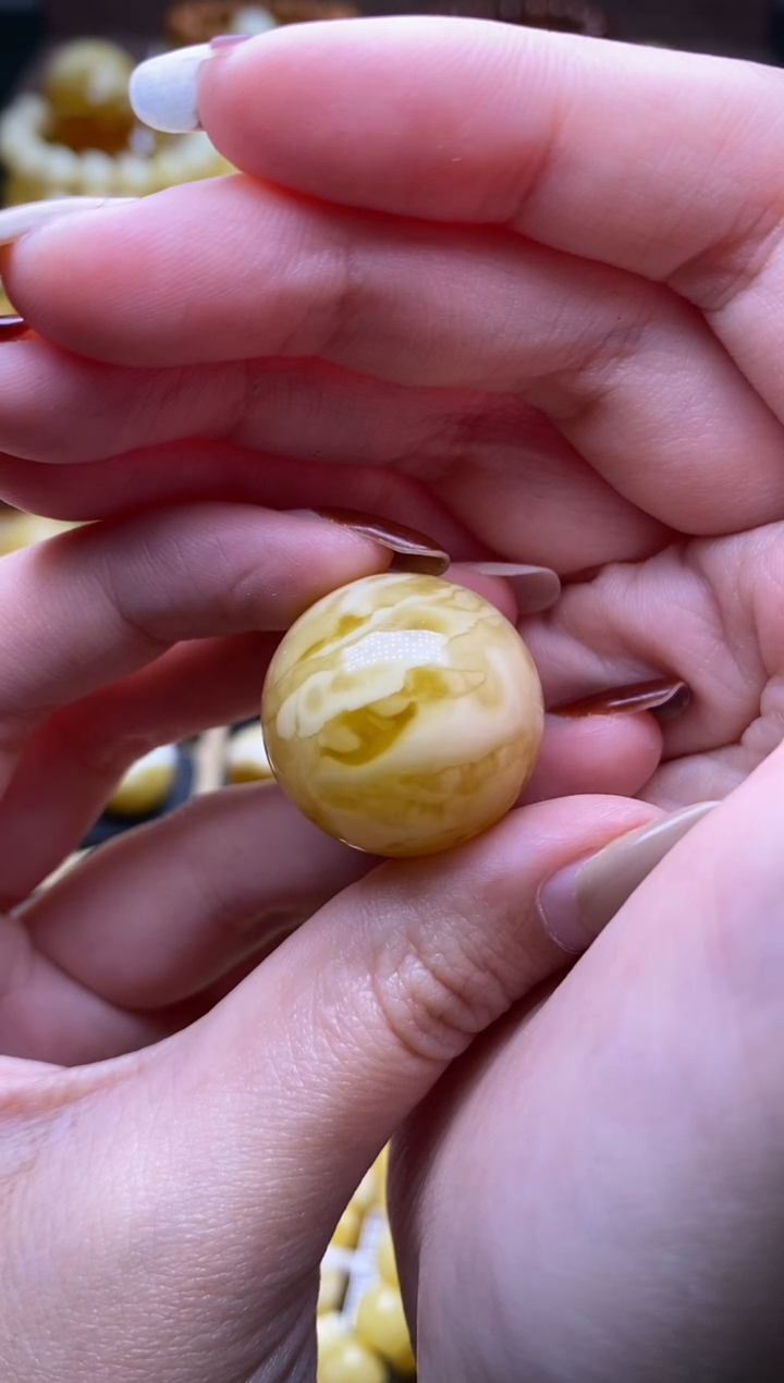 【闪购商品】琥珀裸石未镶嵌大小姐珠宝75