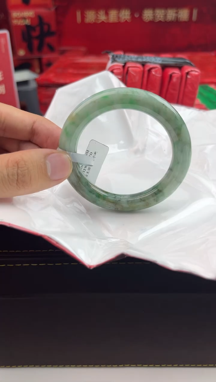 【闪购商品】翡翠手镯未镶嵌1翡翠手镯（微瑕）