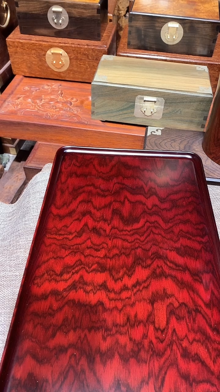 红酸枝木类大茶盘一个