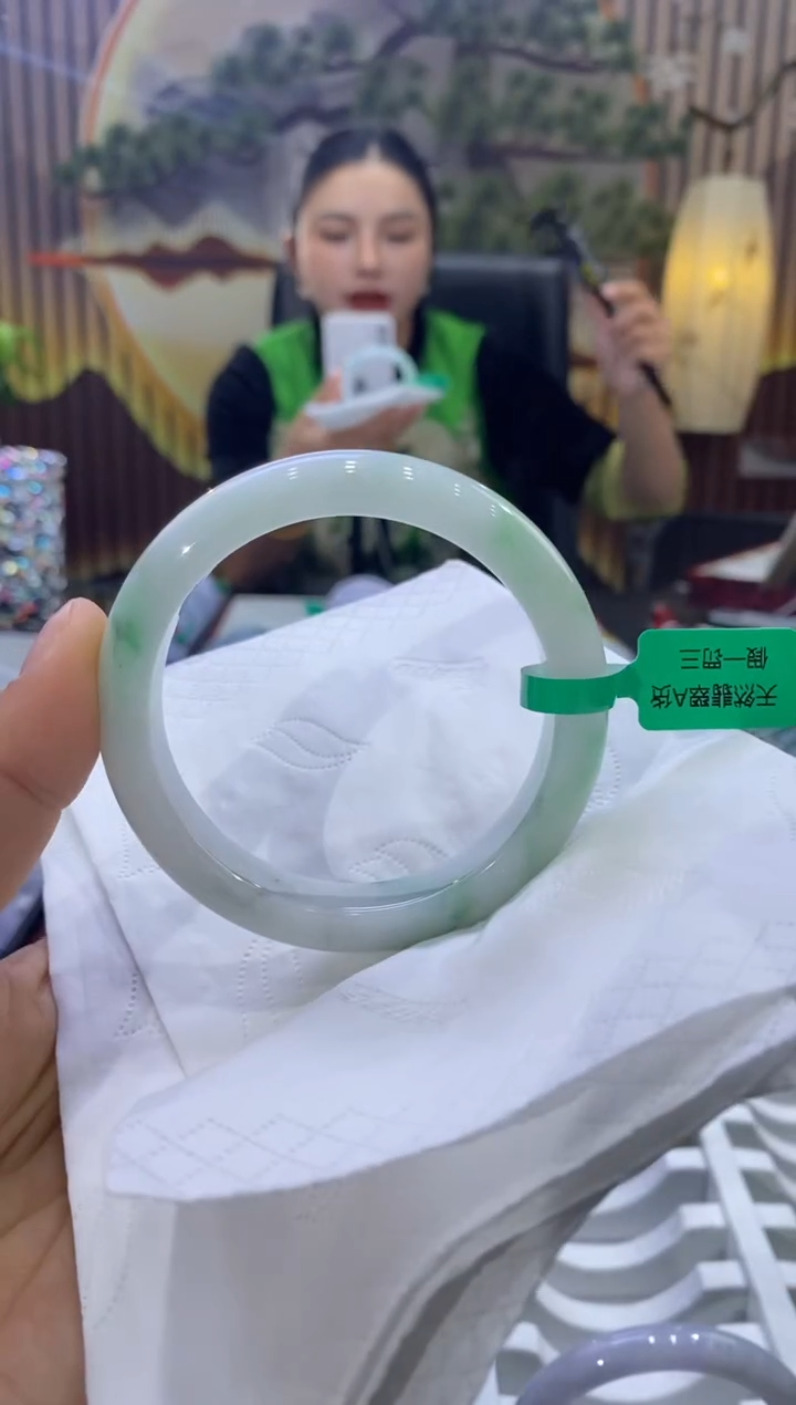 【闪购商品】翡翠手镯未镶嵌多人05677