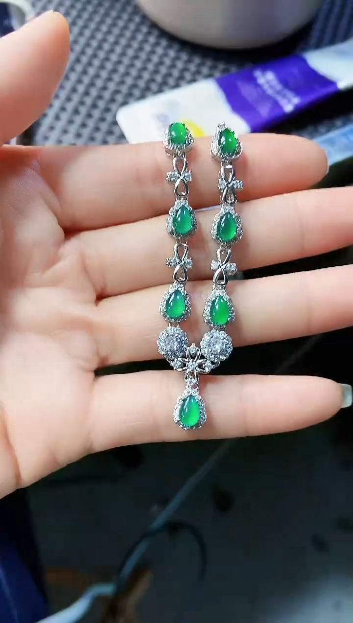 【闪购商品】翡翠颈饰未镶嵌1111111111