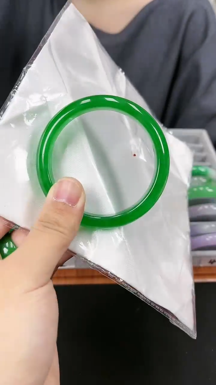 【闪购商品】砖雕s28 冰辣阳绿正圈手镯 圈口55