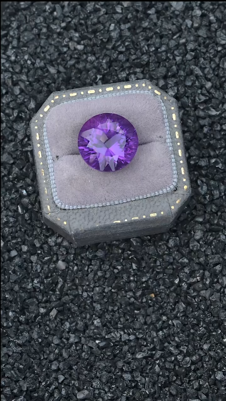 【闪购商品】水晶无未镶嵌8克拉