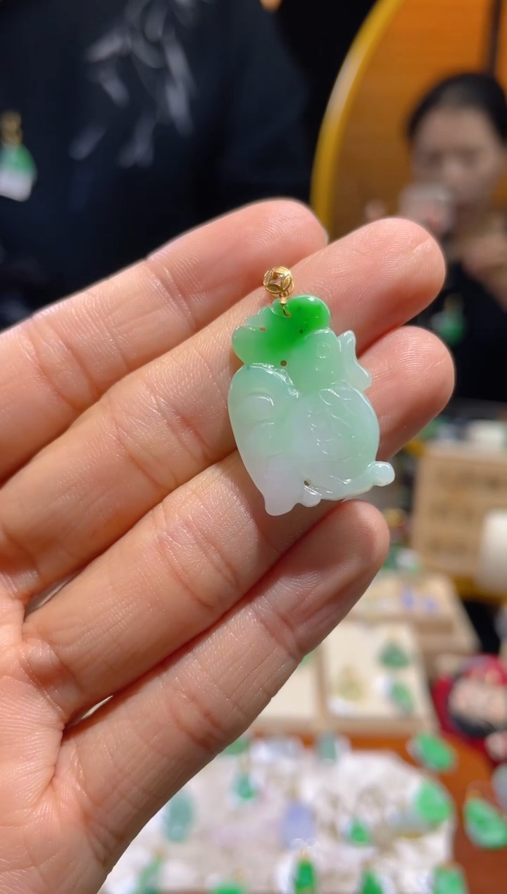 【闪购商品】翡翠颈饰18K金镶嵌假一赔三