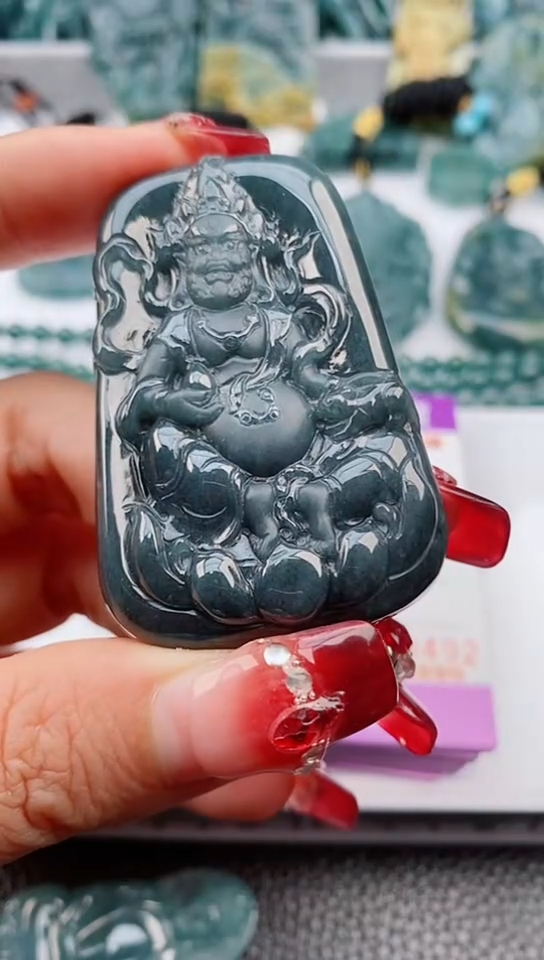 【闪购商品】翡翠颈饰未镶嵌               