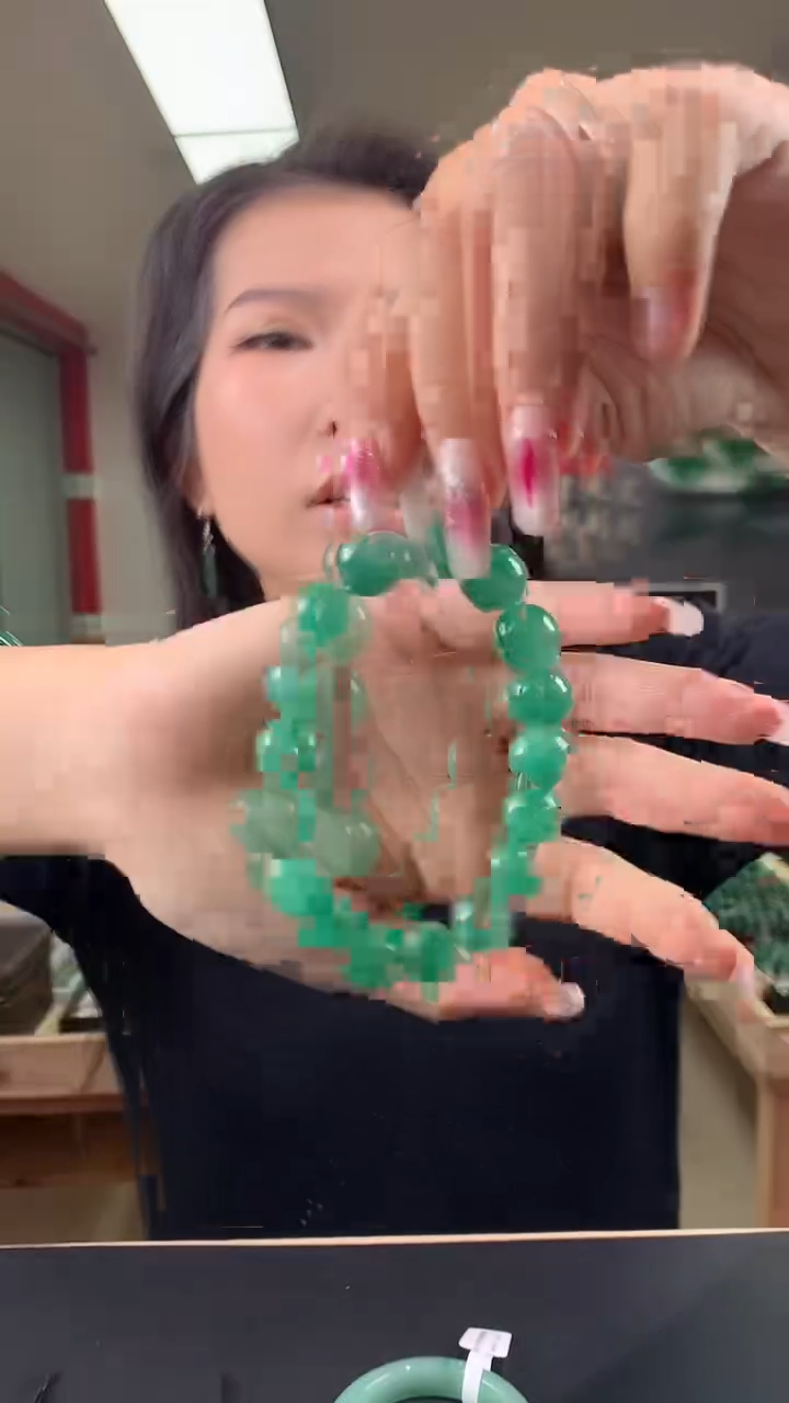 【闪购商品】石英质玉手链合金飘绿花