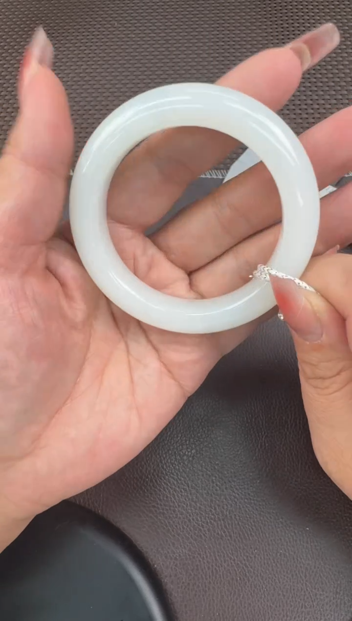 【闪购商品】和田玉手镯未镶嵌52