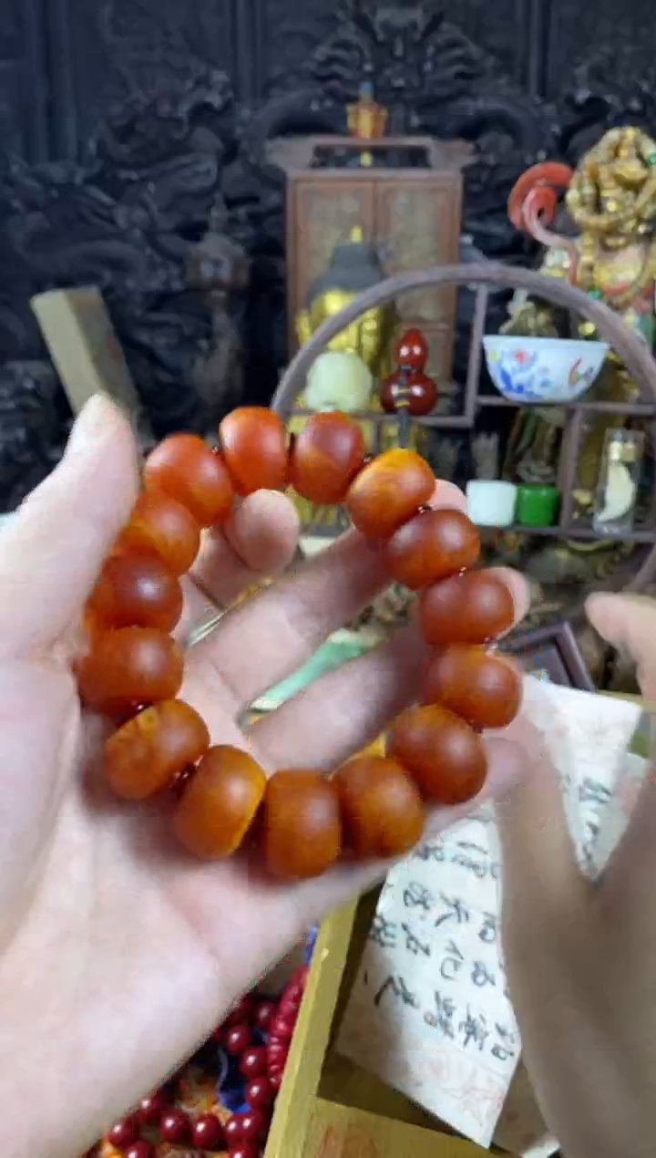 未镶嵌颈饰琥珀43带黄木盒（收到货任何问题联系客服）