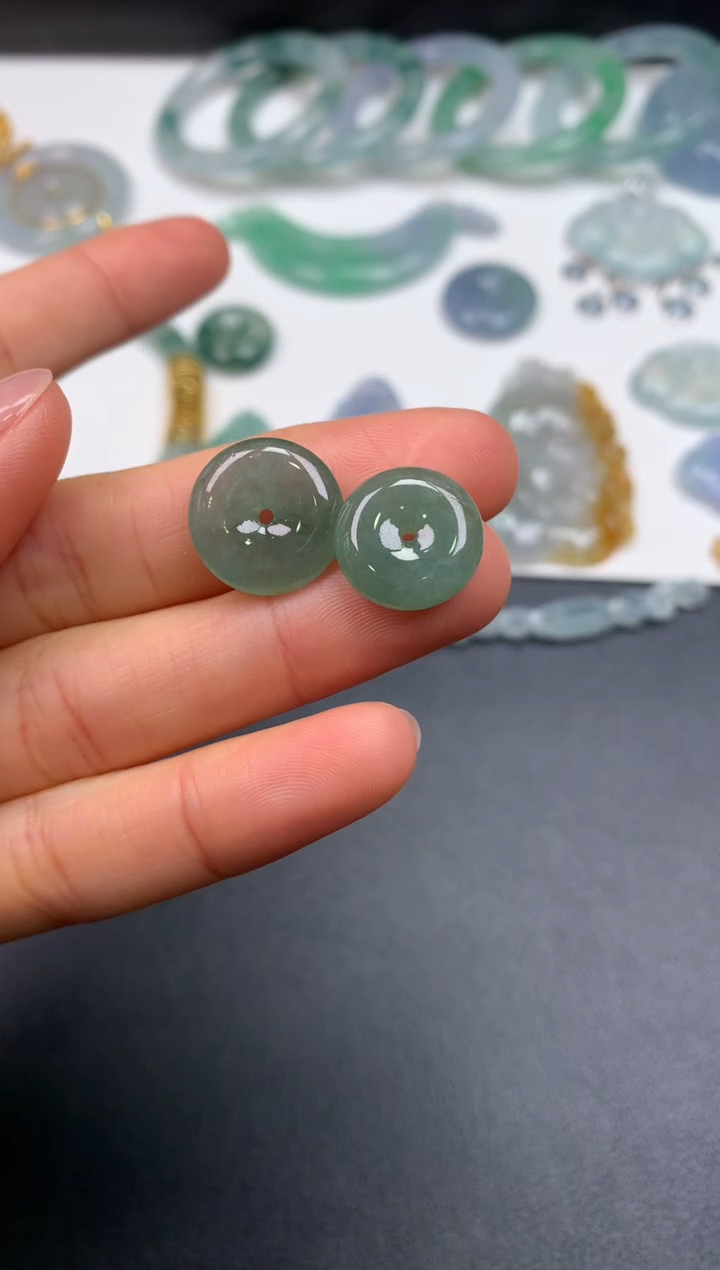 颈饰未镶嵌翡翠无鉴赏期无证书（一对）