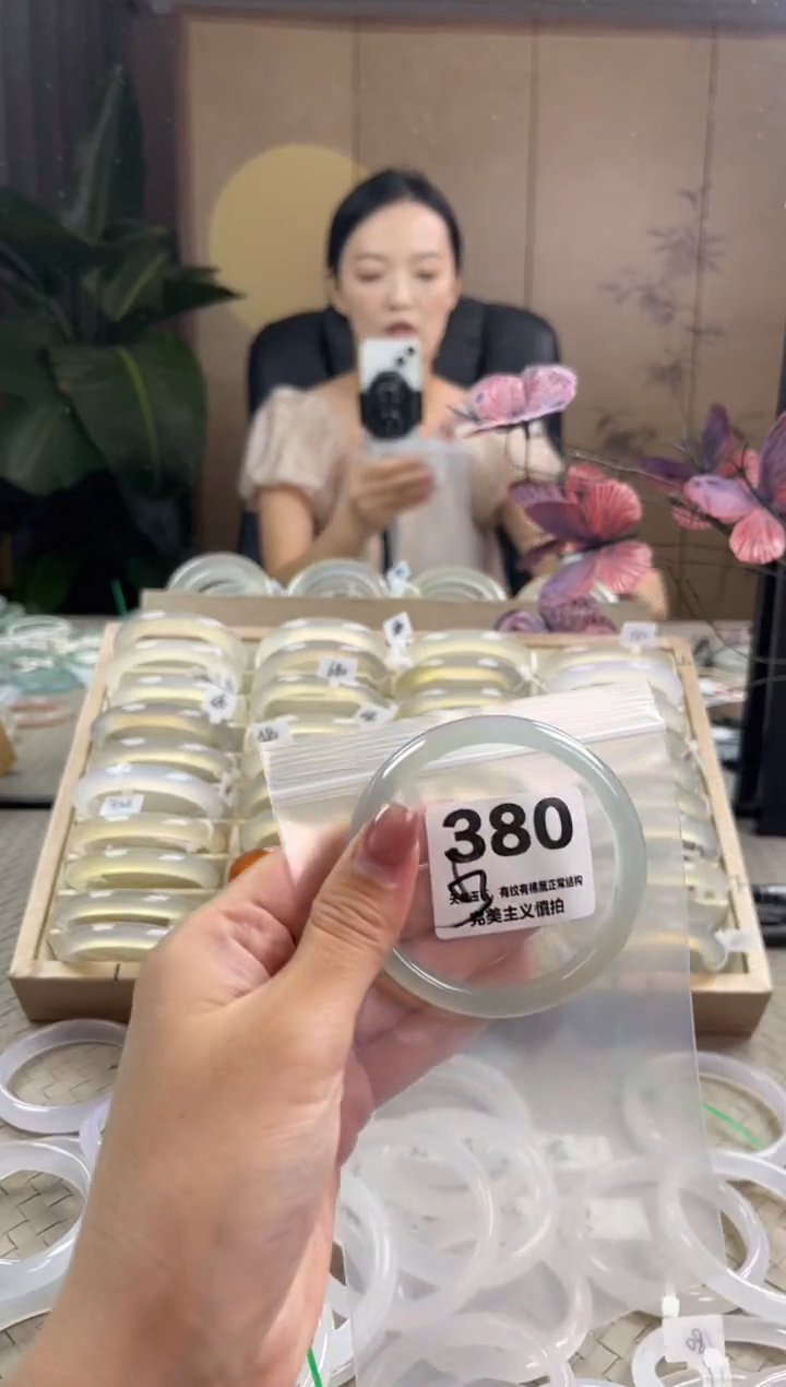 玛瑙/玉髓手镯未镶嵌380