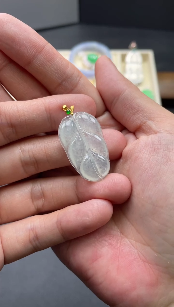 【闪购商品】翡翠颈饰18K金镶嵌14........