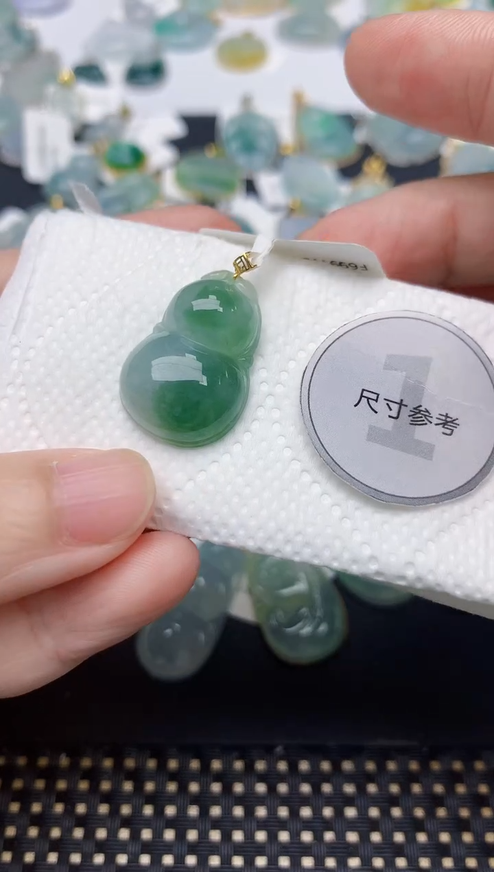 颈饰18K金镶嵌翡翠天然缅甸A货翡翠
