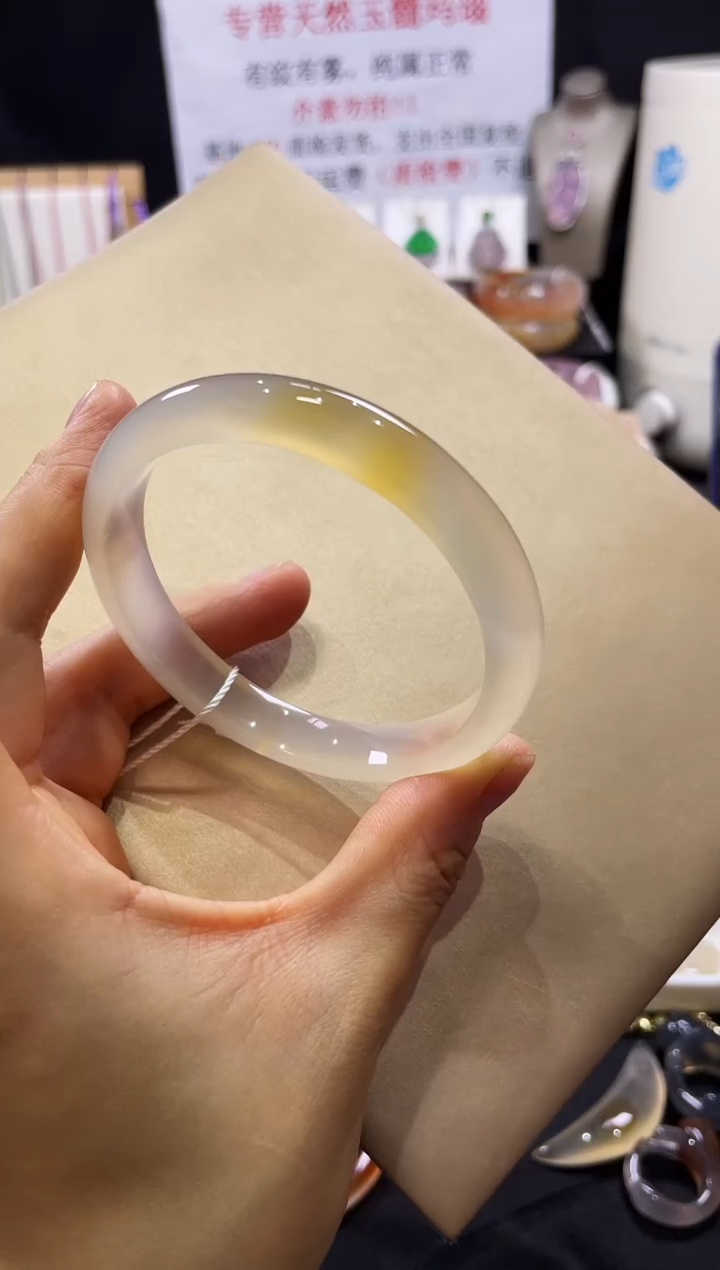 【闪购商品】玛瑙/玉髓手镯未镶嵌不同角度不同光线色不同