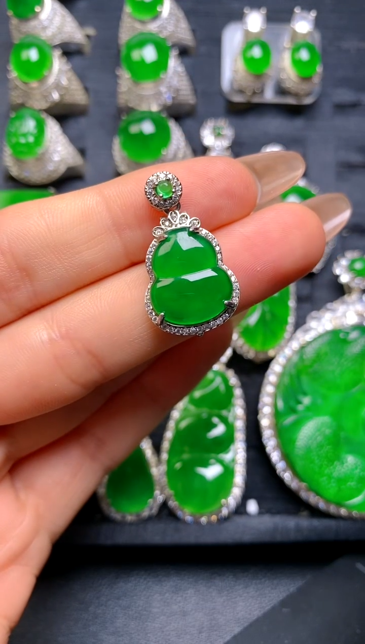 【闪购商品】翡翠吊坠(赠链)银S925镶嵌吊坠