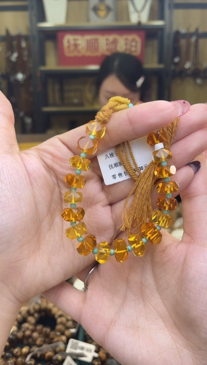 【闪购商品】琥珀裸石未镶嵌八棱手串