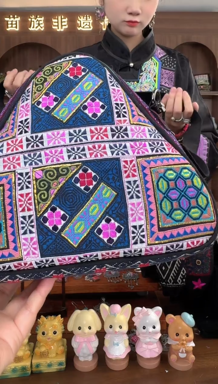 【闪购商品】织绣扶光苗绣传承L18