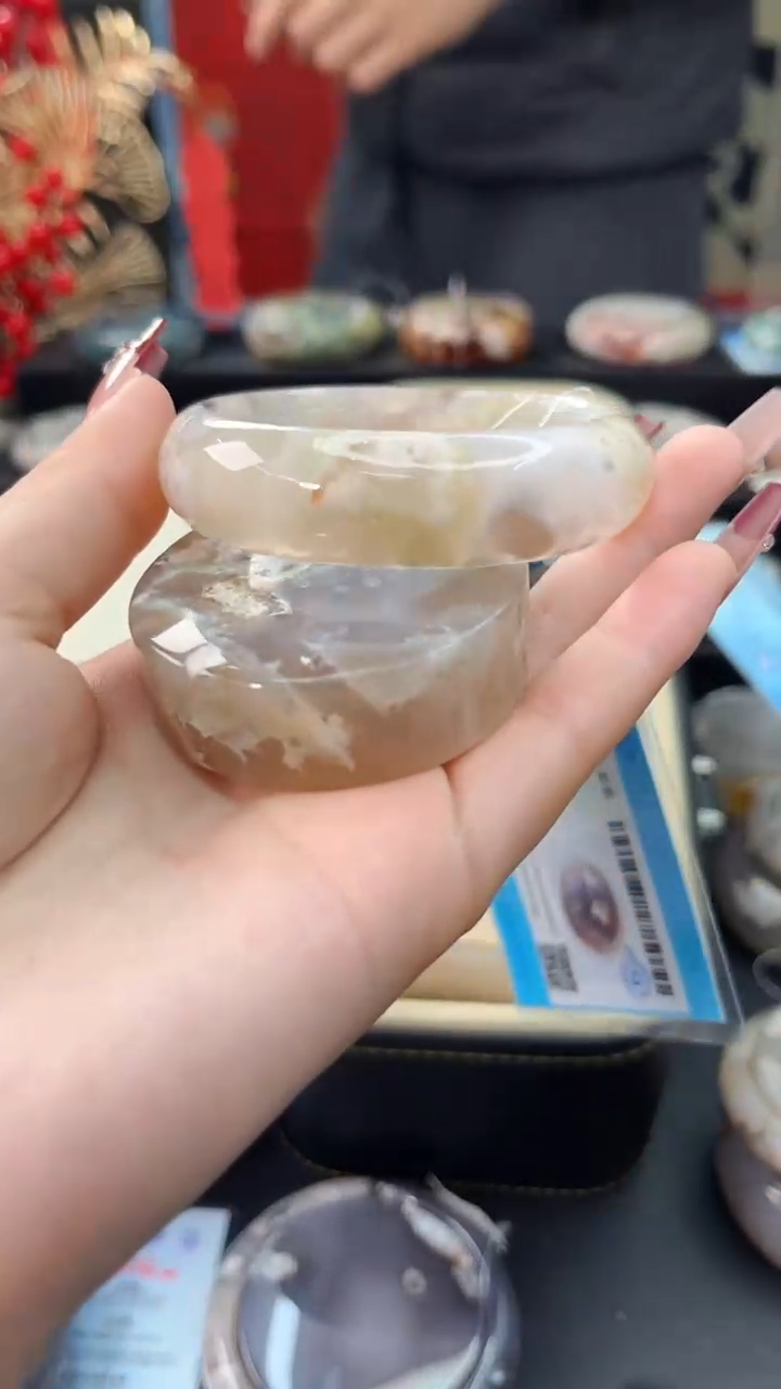 【闪购商品】石英质玉手镯未镶嵌赠送镯心（52圈口）