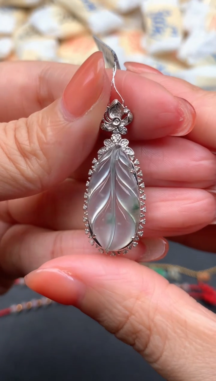 18K金镶嵌挂件翡翠1