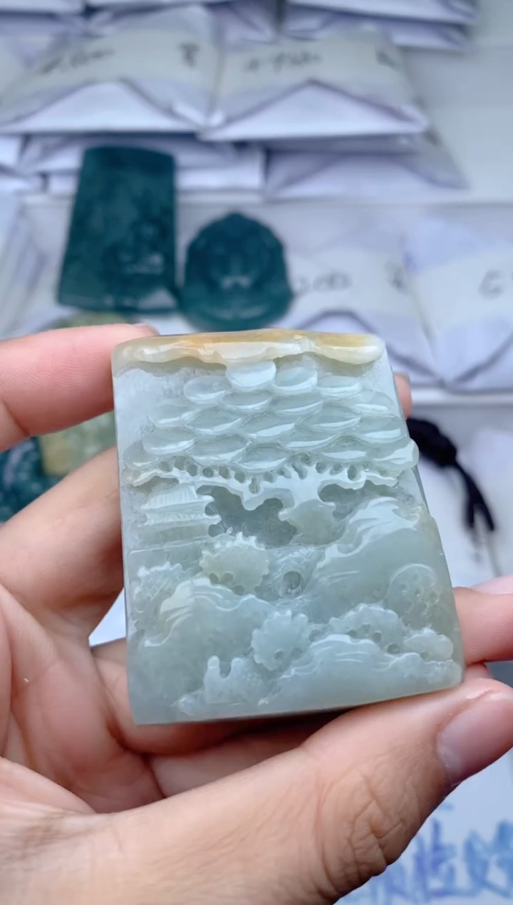 颈饰未镶嵌翡翠 