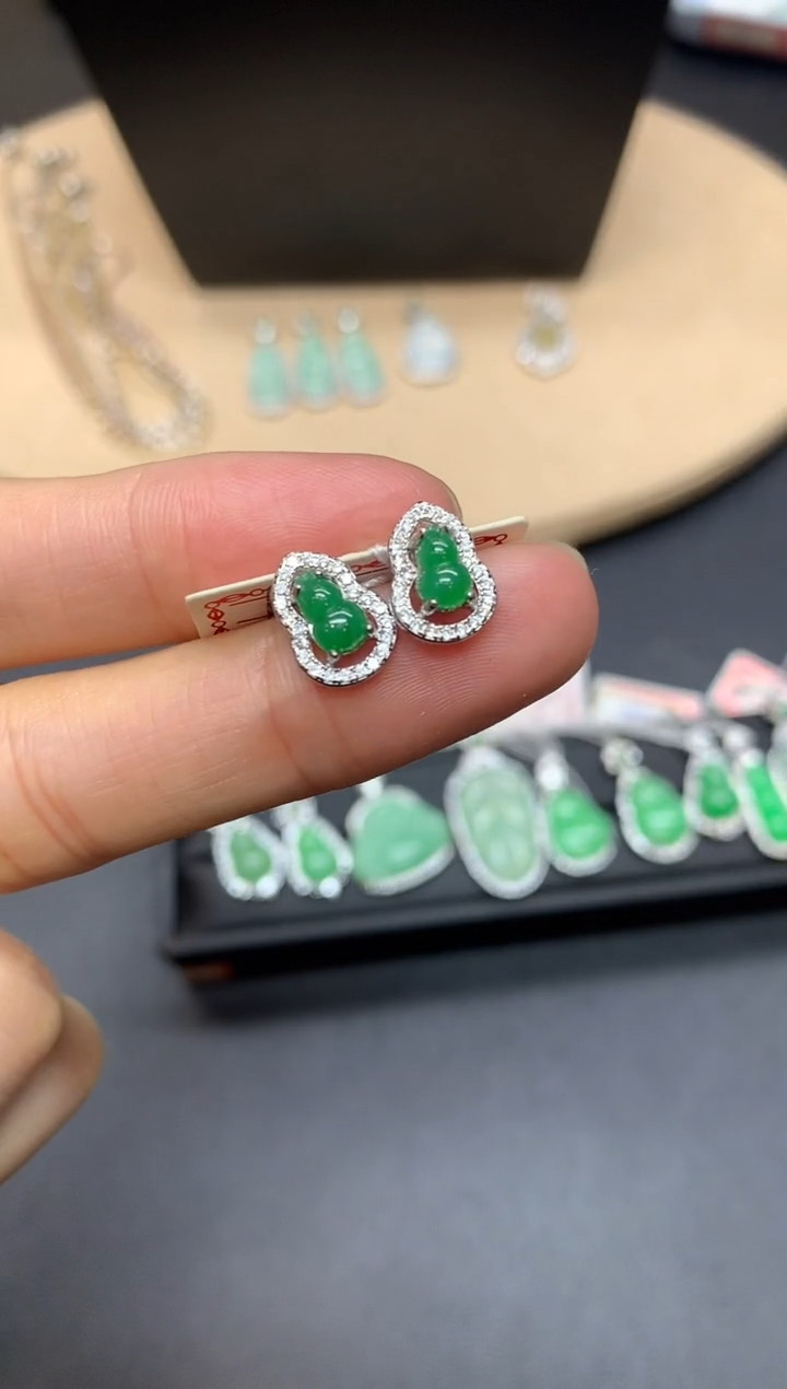 【闪购商品】翡翠耳饰银S925镶嵌葫芦【无服务费】