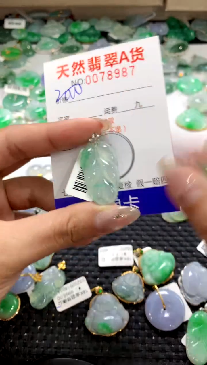 颈饰18K金镶嵌翡翠1