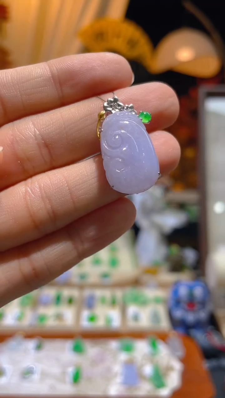 翡翠18K金镶嵌颈饰如意