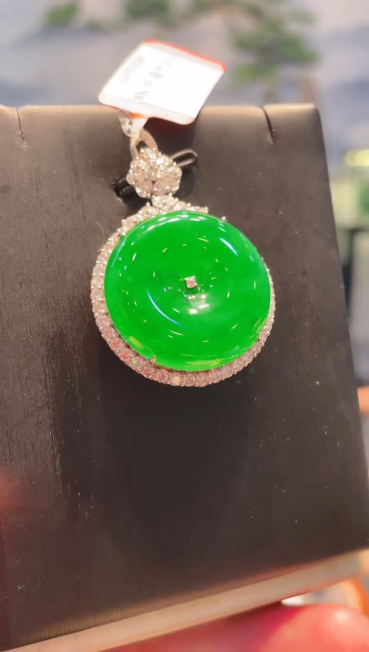 翡翠18K金镶嵌颈饰天然A货翡翠A65