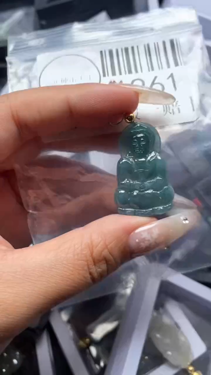 颈饰未镶嵌翡翠1961