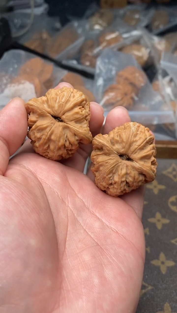 【闪购商品】文玩核桃把件G25号38尺元宝